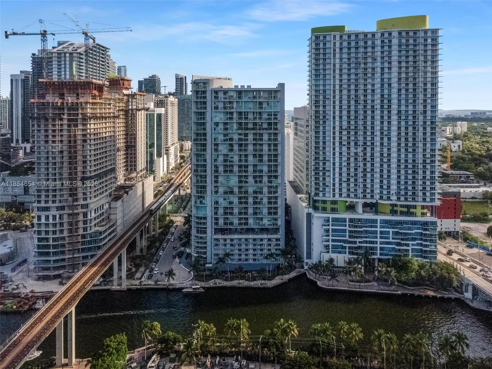 690 SW 1 CT #PHII 19, Miami FL 33130
