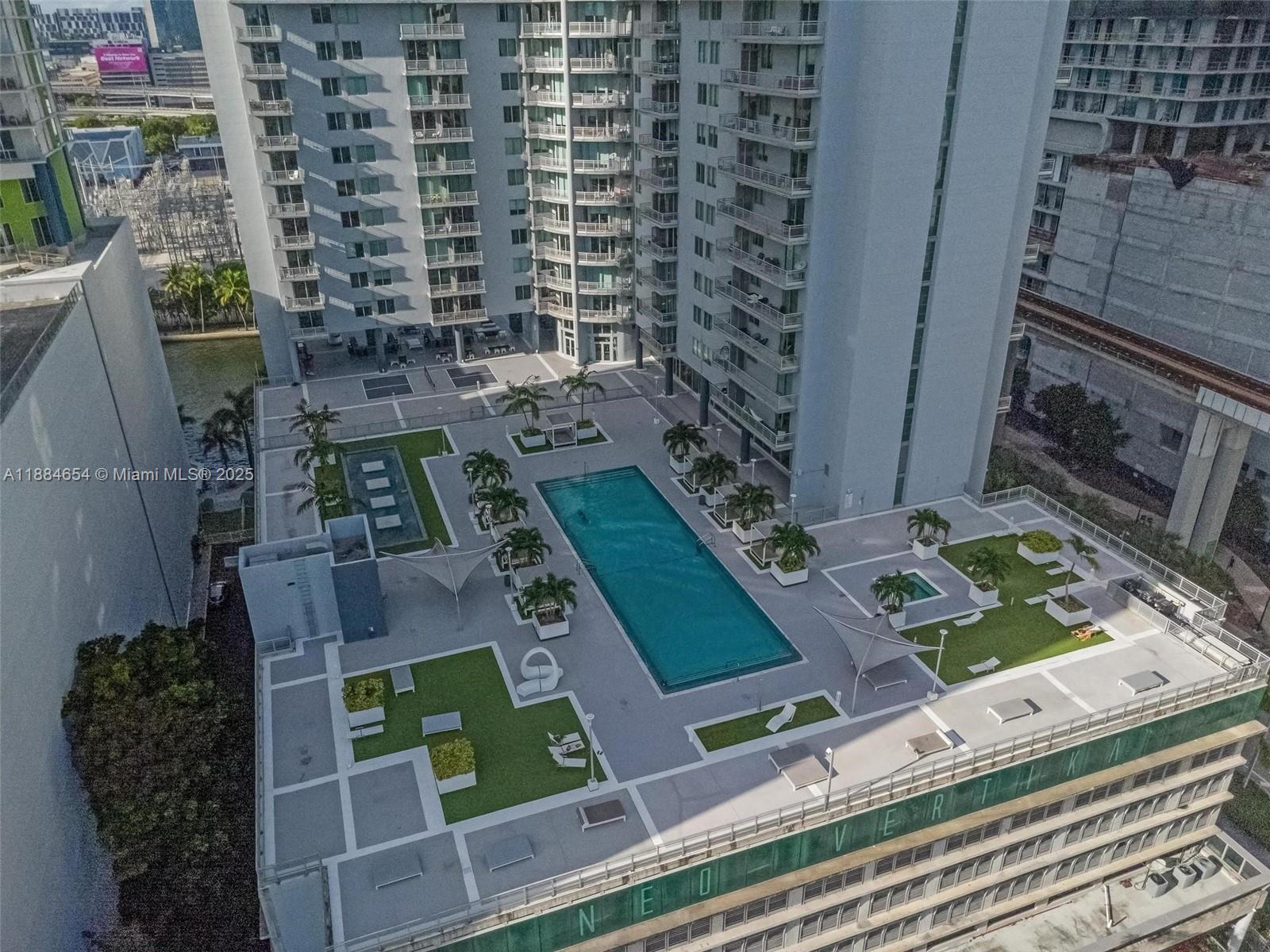690 SW 1 CT #PHII 19, Miami FL 33130