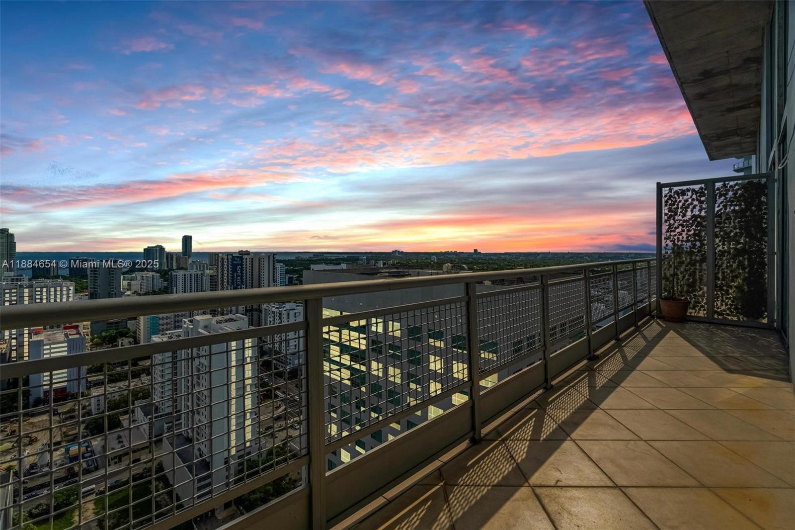 690 SW 1 CT #PHII 19, Miami FL 33130