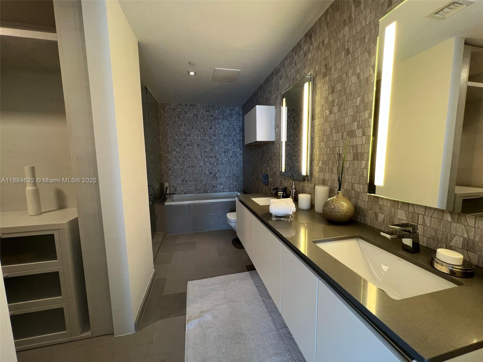 88 SW 7 #3506, Miami FL 33131