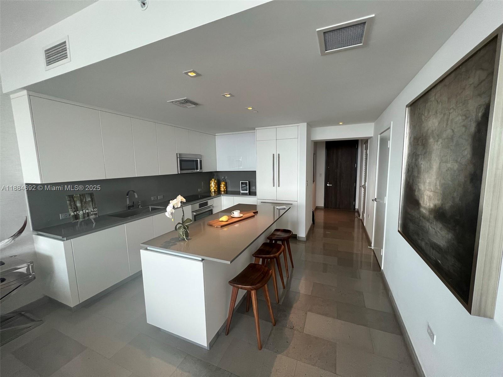 88 SW 7 #3506, Miami FL 33131