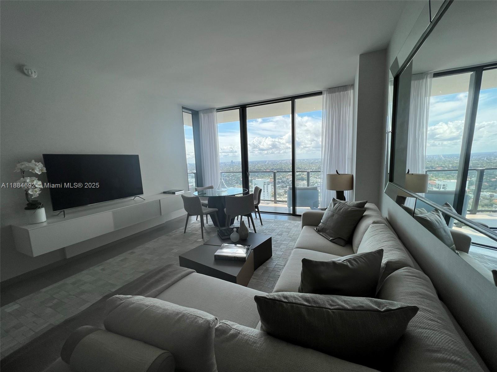 88 SW 7 #3506, Miami FL 33131