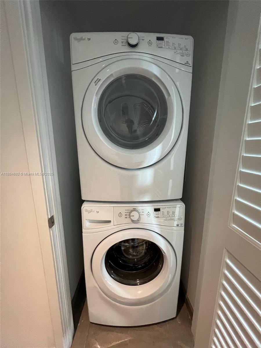 88 SW 7 #3506, Miami FL 33131