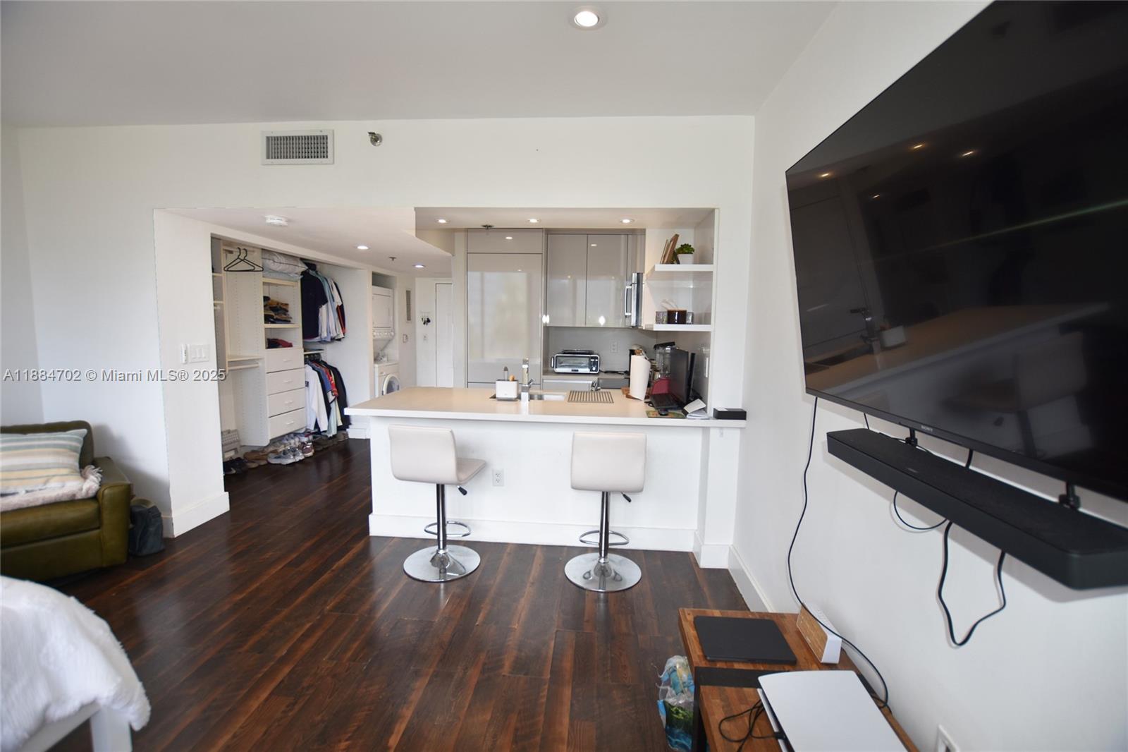 540 Brickell Key Dr #507, Miami FL 33131