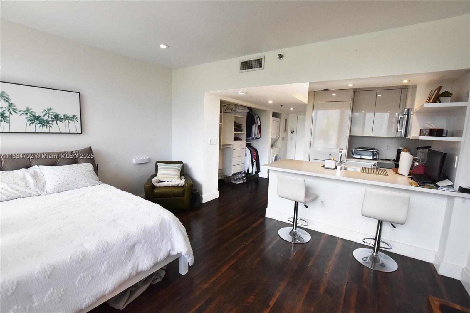 540 Brickell Key Dr #507, Miami FL 33131