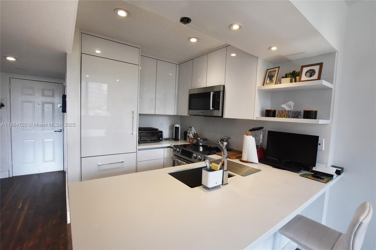 540 Brickell Key Dr #507, Miami FL 33131