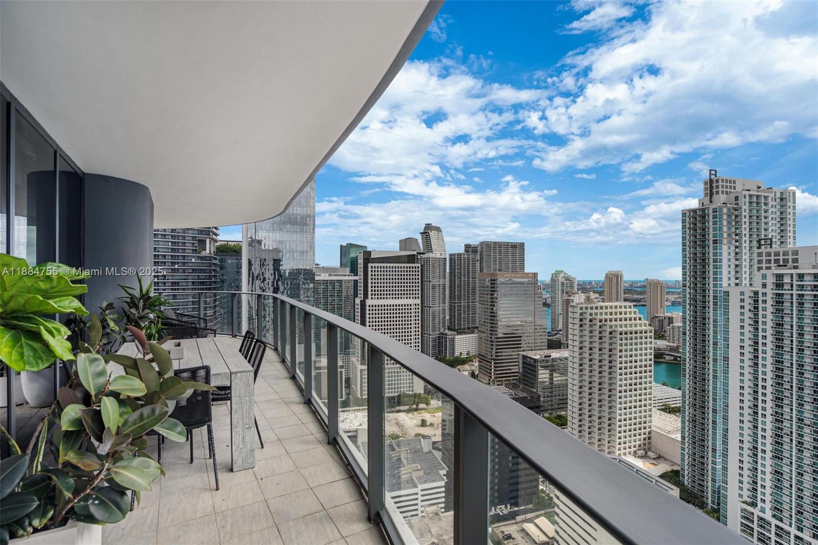 1000 Brickell Plz #4315, Miami FL 33131