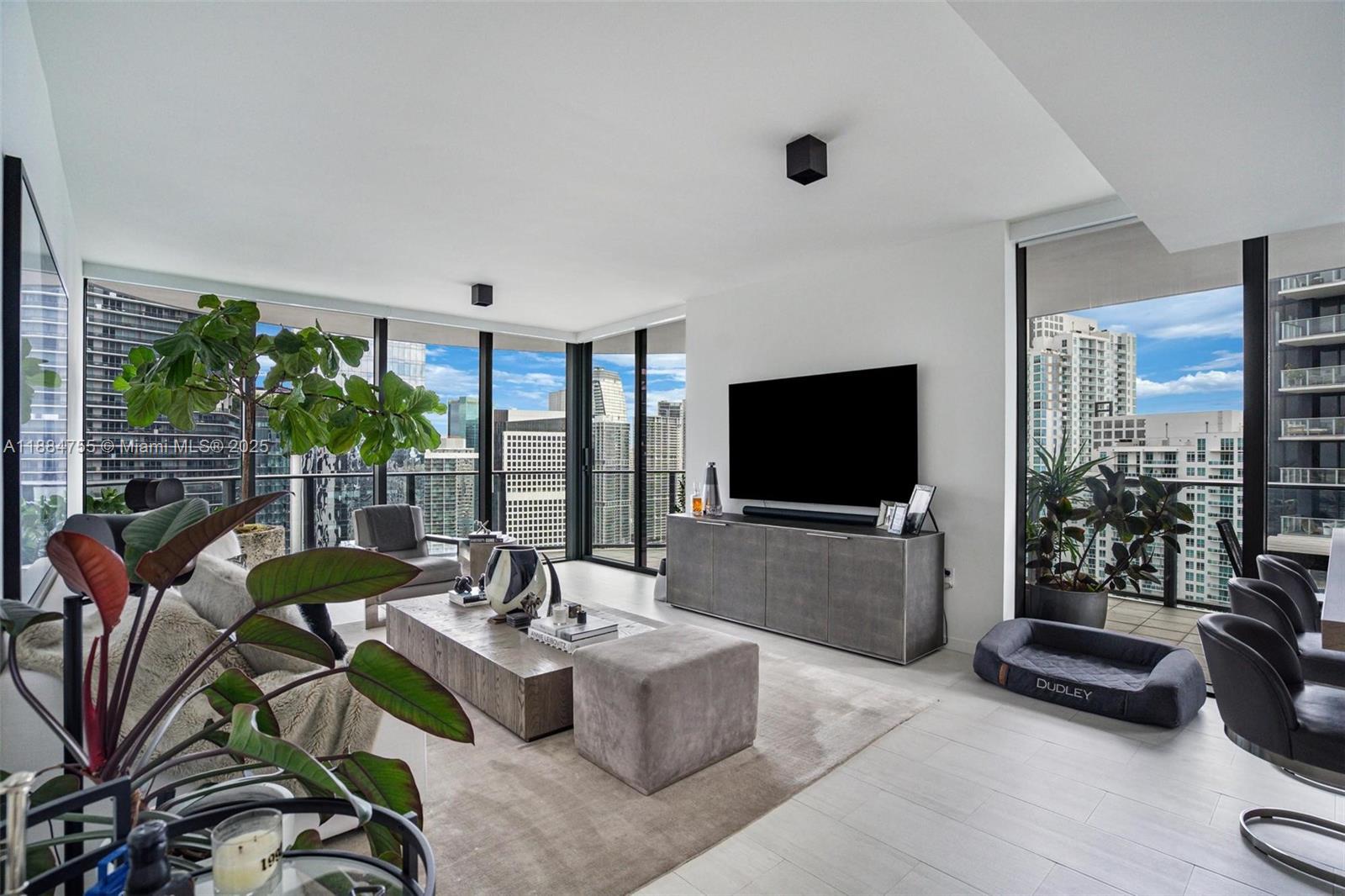 1000 Brickell Plz #4315, Miami FL 33131