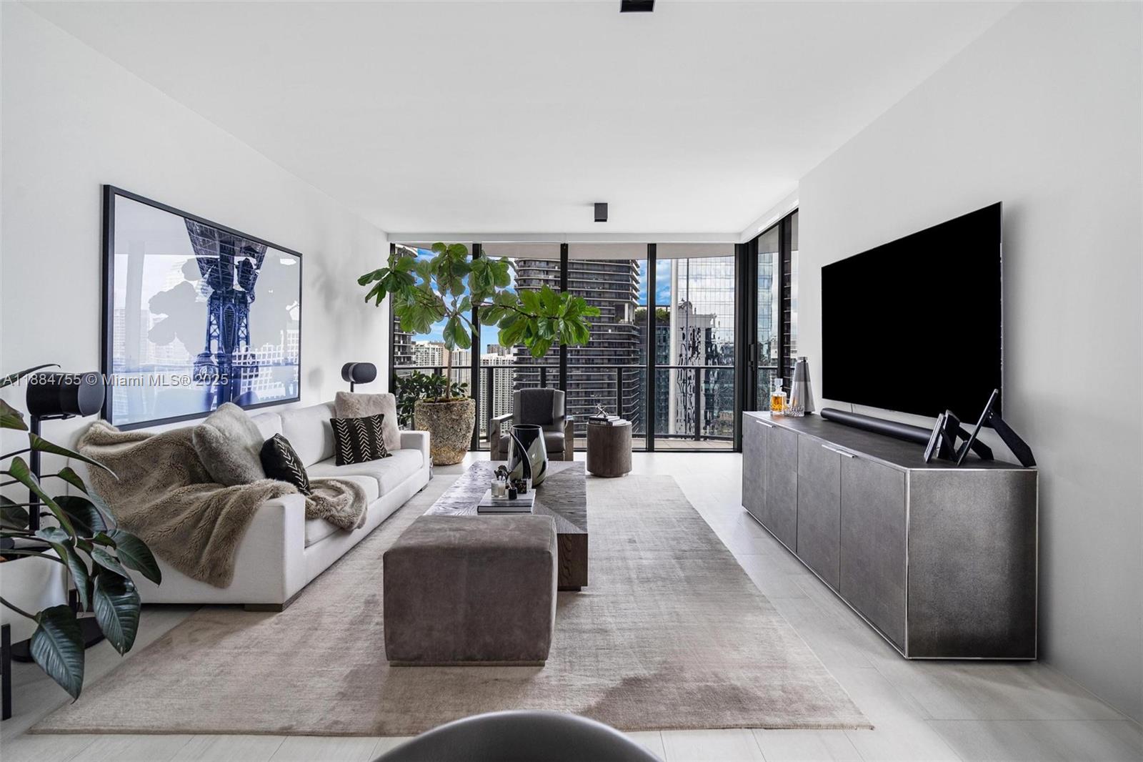 1000 Brickell Plz #4315, Miami FL 33131
