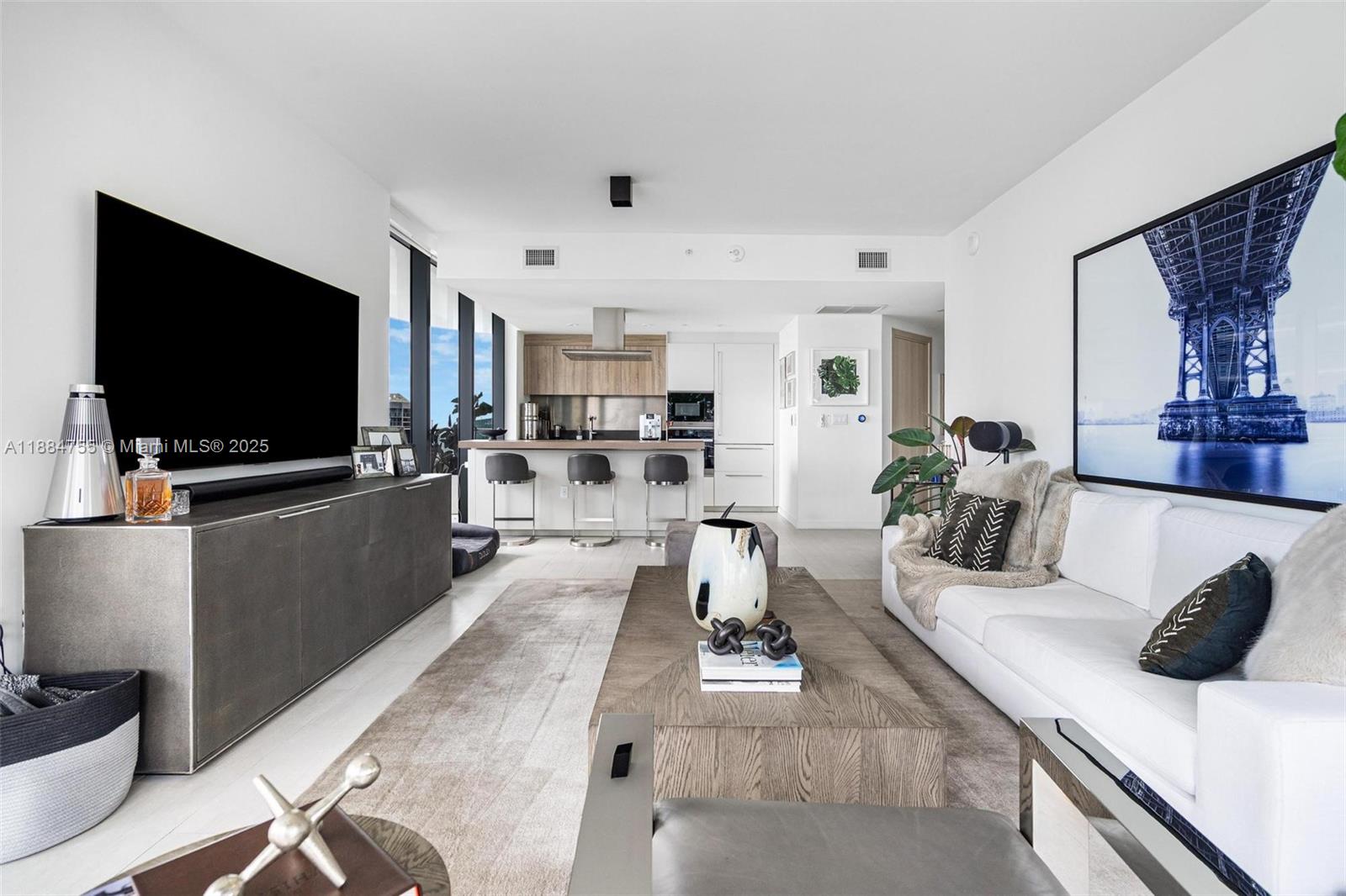 1000 Brickell Plz #4315, Miami FL 33131
