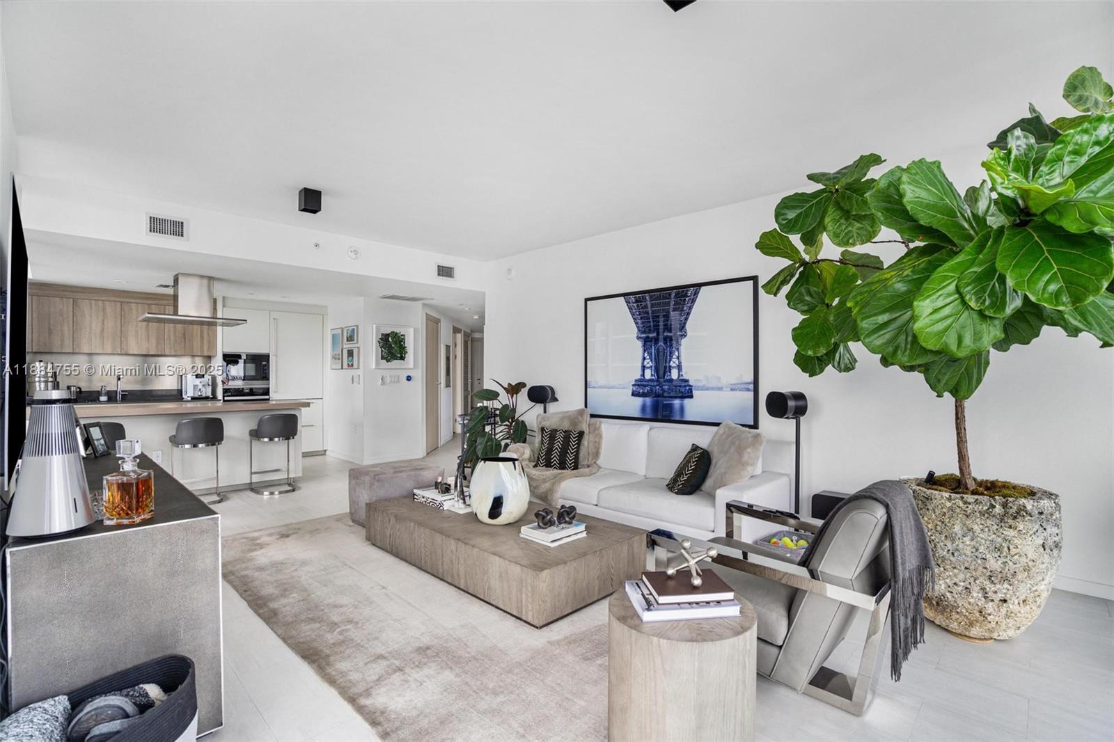 1000 Brickell Plz #4315, Miami FL 33131