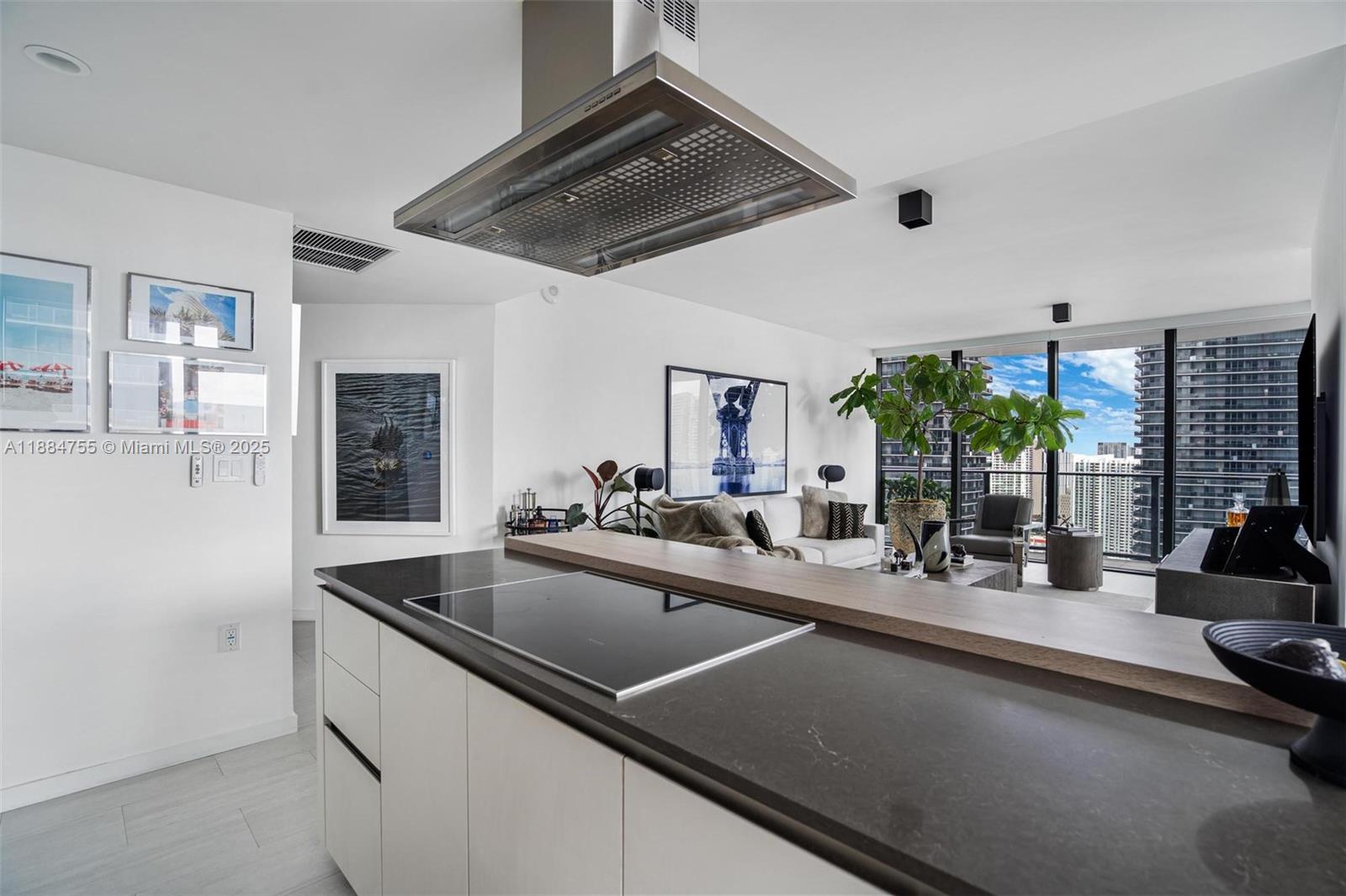 1000 Brickell Plz #4315, Miami FL 33131
