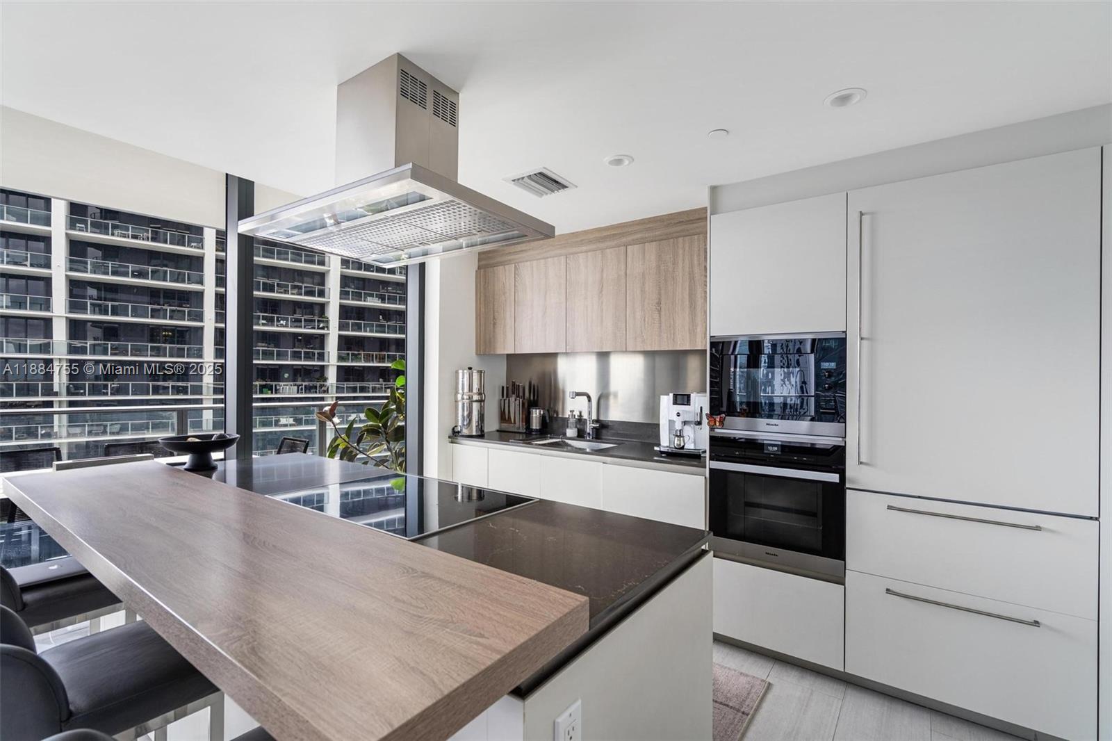 1000 Brickell Plz #4315, Miami FL 33131