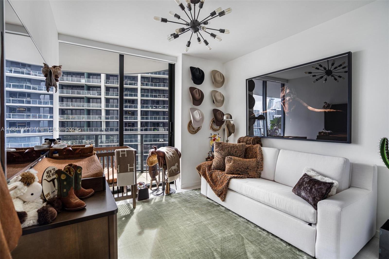 1000 Brickell Plz #4315, Miami FL 33131
