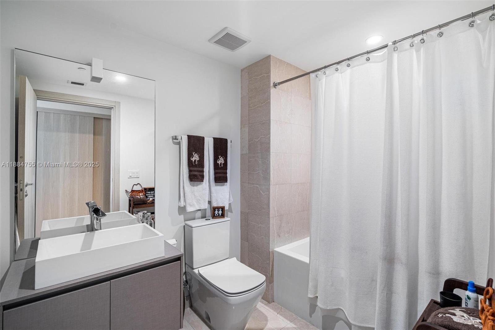 1000 Brickell Plz #4315, Miami FL 33131