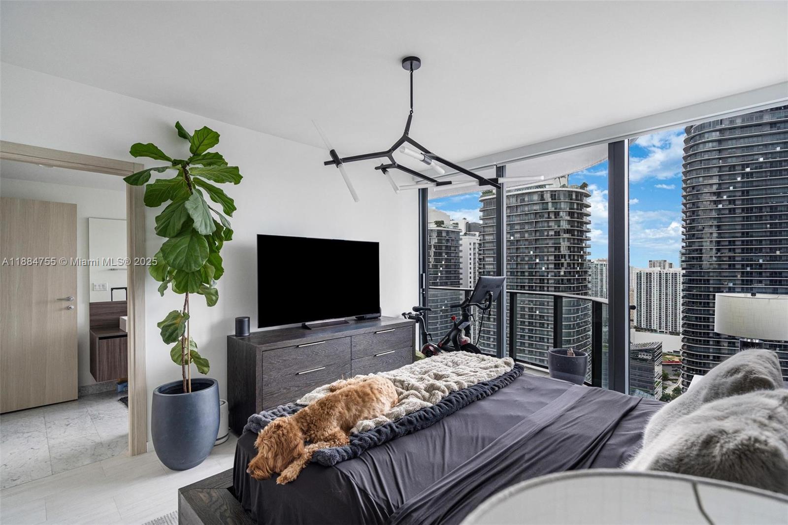 1000 Brickell Plz #4315, Miami FL 33131