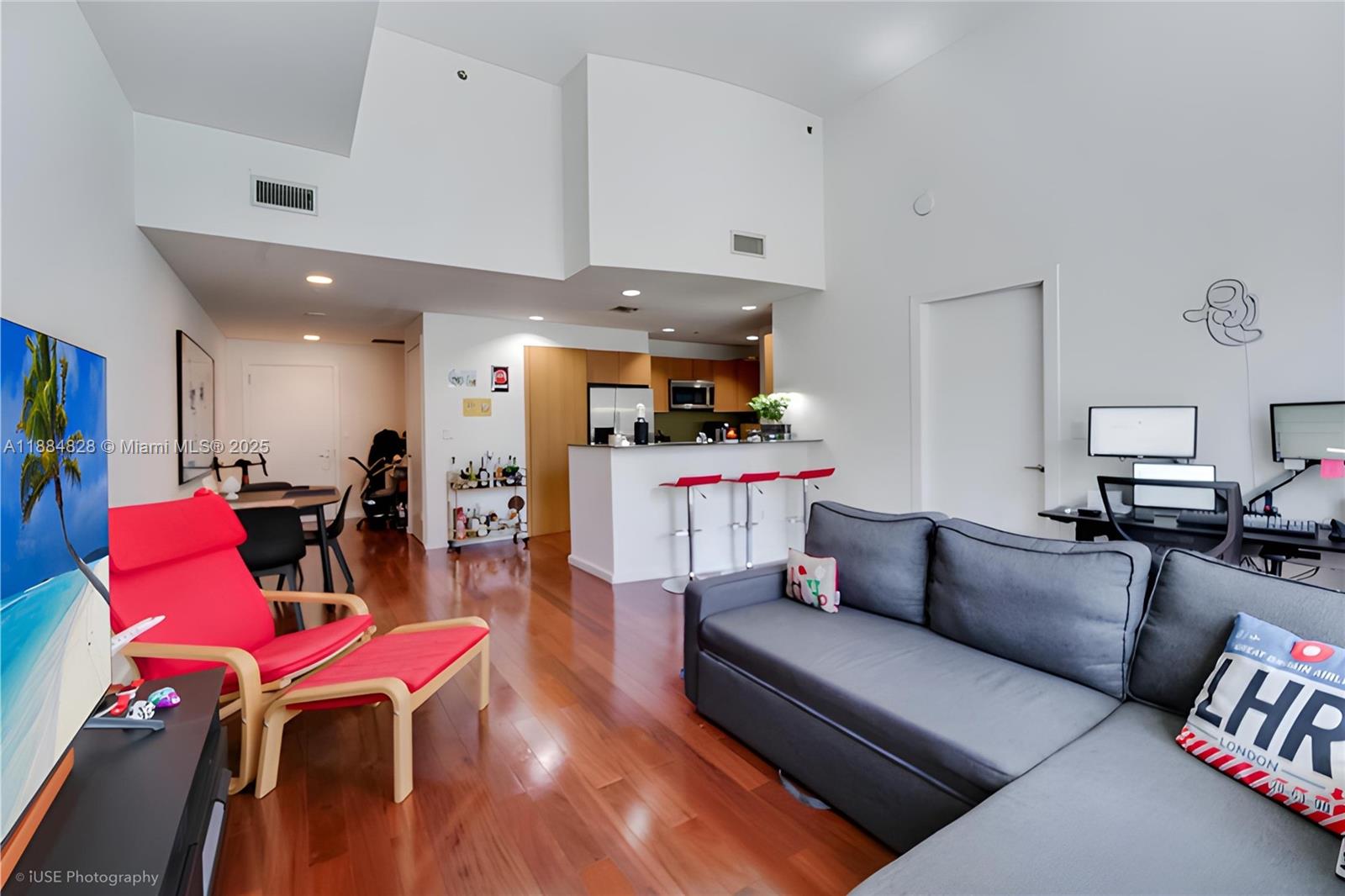 1060 Brickell Ave #1203, Miami FL 33131