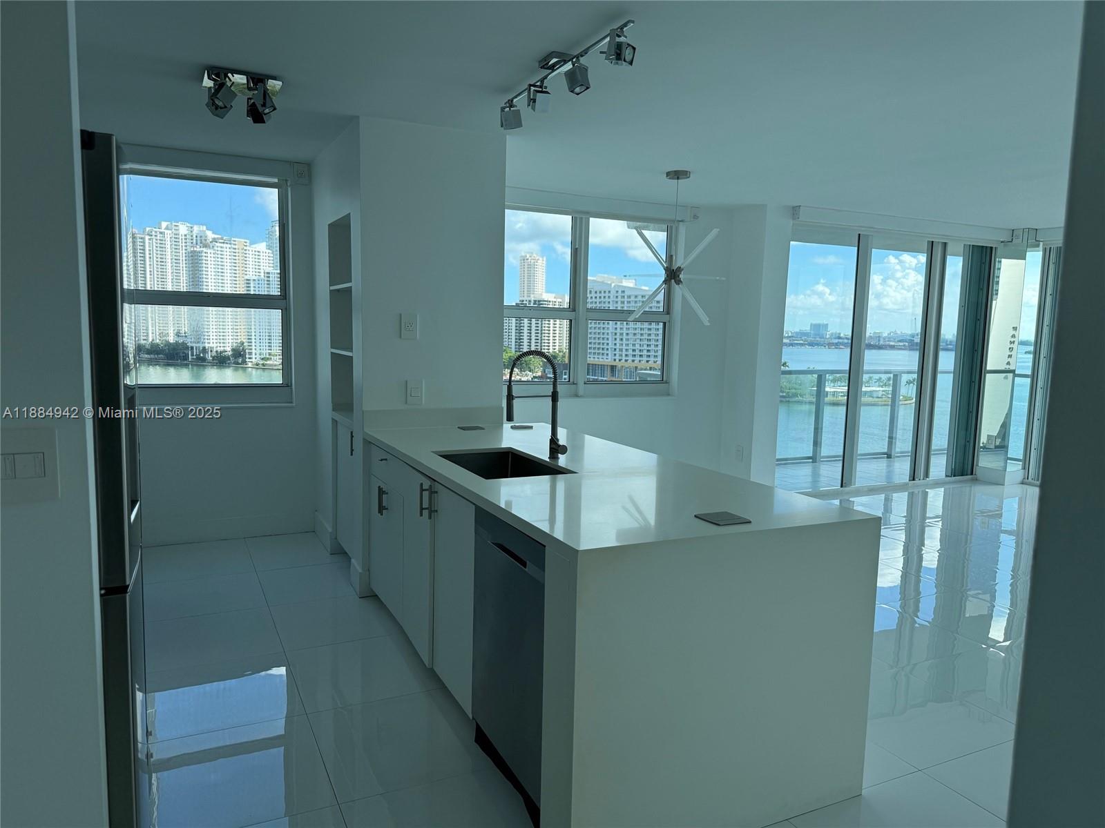 1155 Brickell Bay Dr #1210, Miami FL 33131