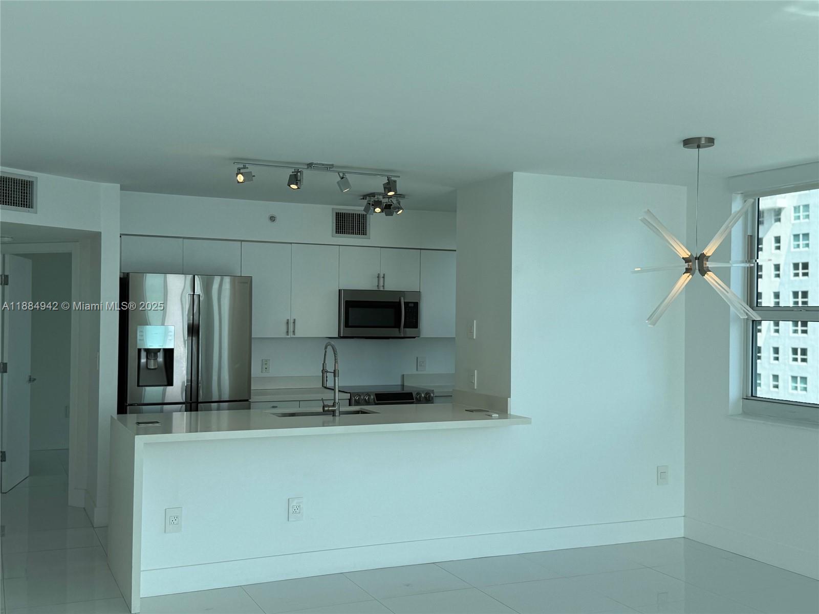 1155 Brickell Bay Dr #1210, Miami FL 33131