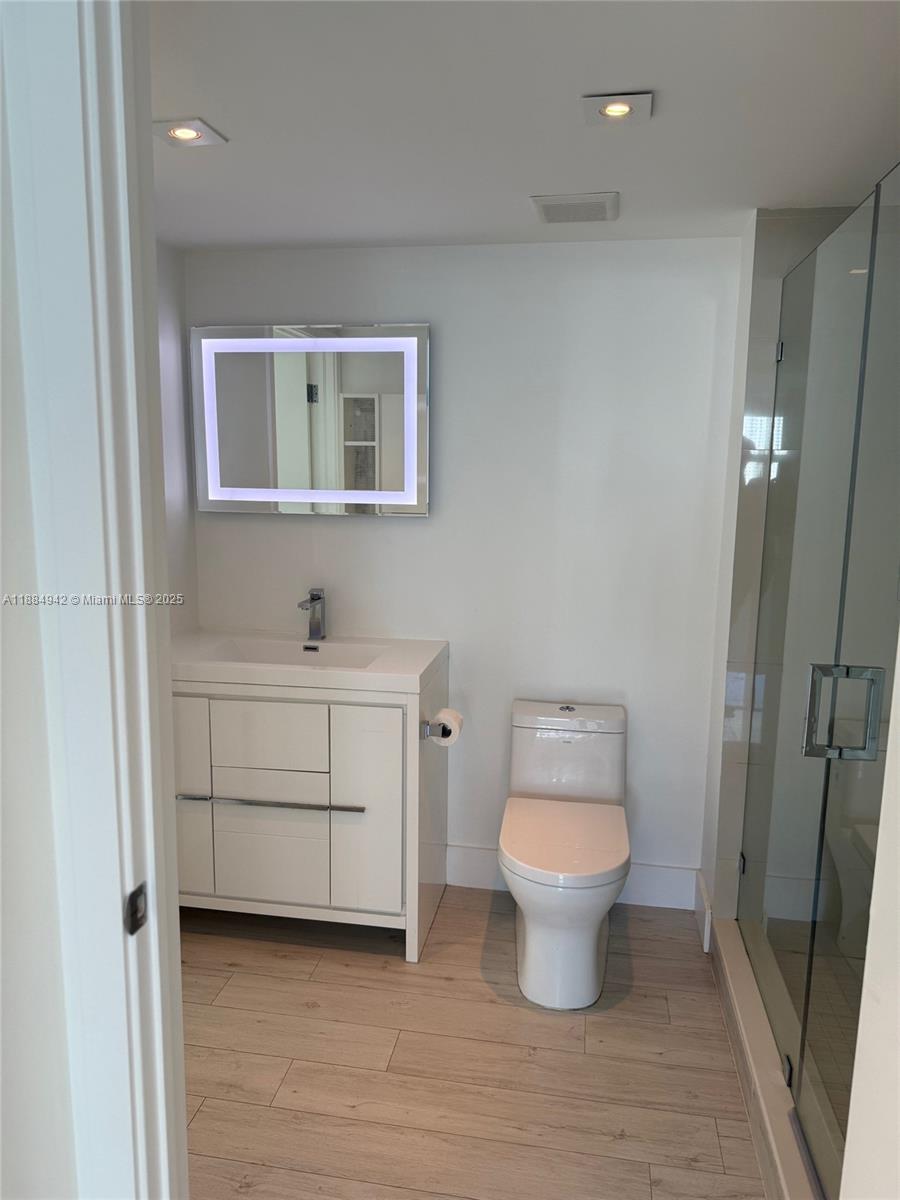 1155 Brickell Bay Dr #1210, Miami FL 33131