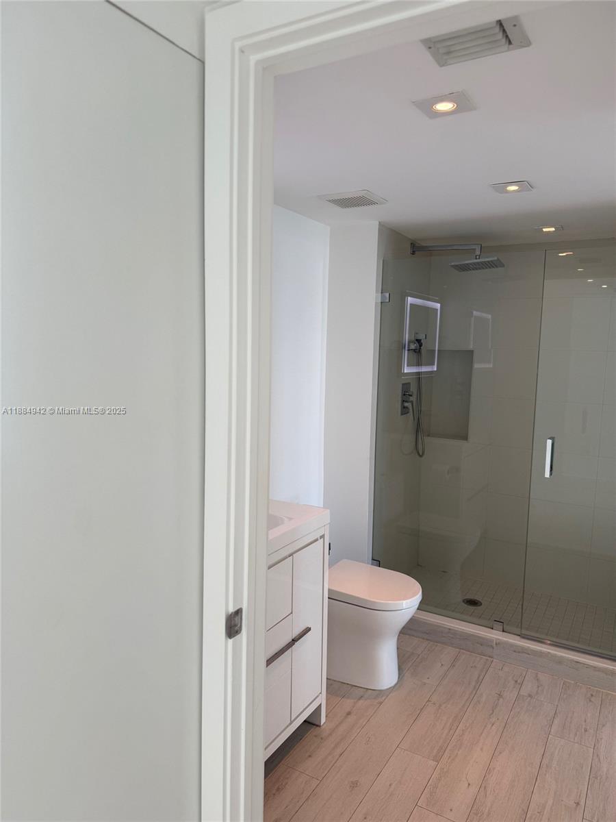 1155 Brickell Bay Dr #1210, Miami FL 33131