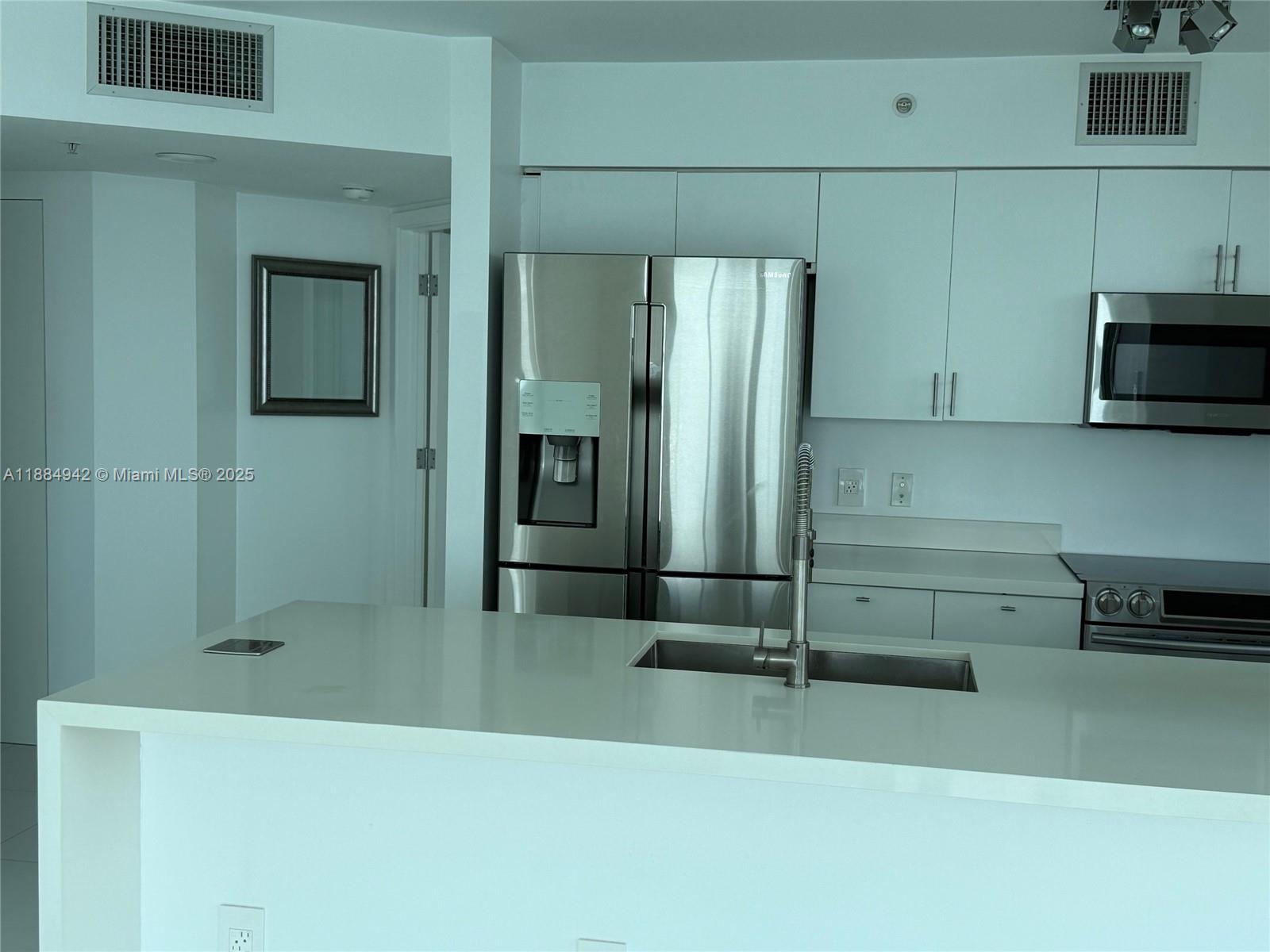 1155 Brickell Bay Dr #1210, Miami FL 33131