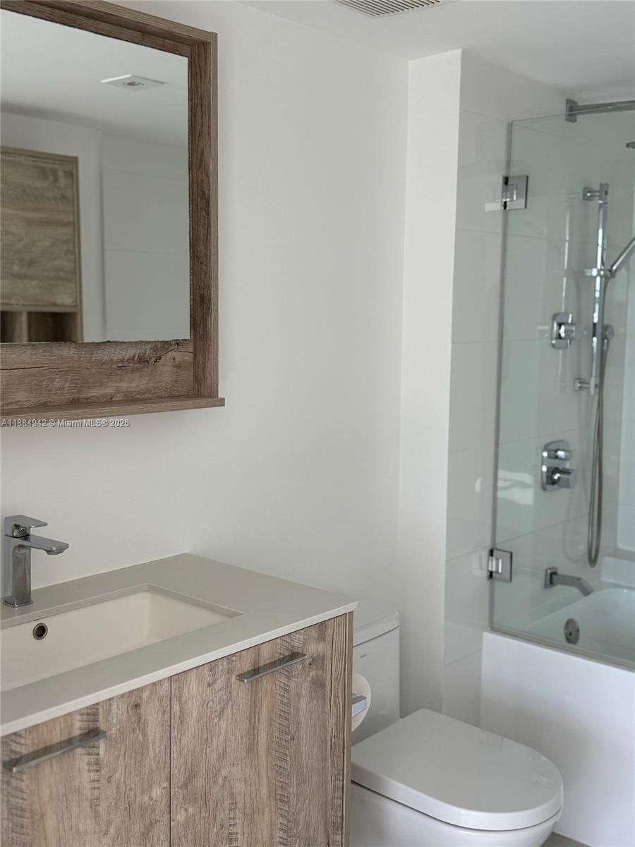 1155 Brickell Bay Dr #1210, Miami FL 33131