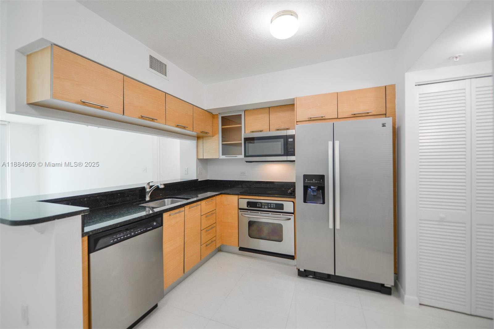 31 SE 5th St #1510, Miami FL 33131