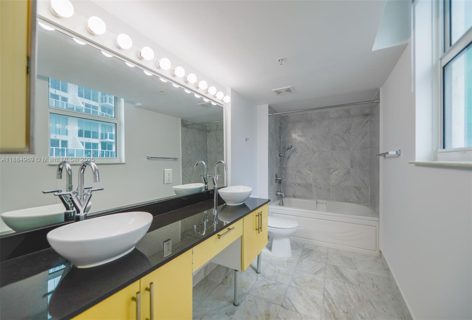 31 SE 5th St #1510, Miami FL 33131