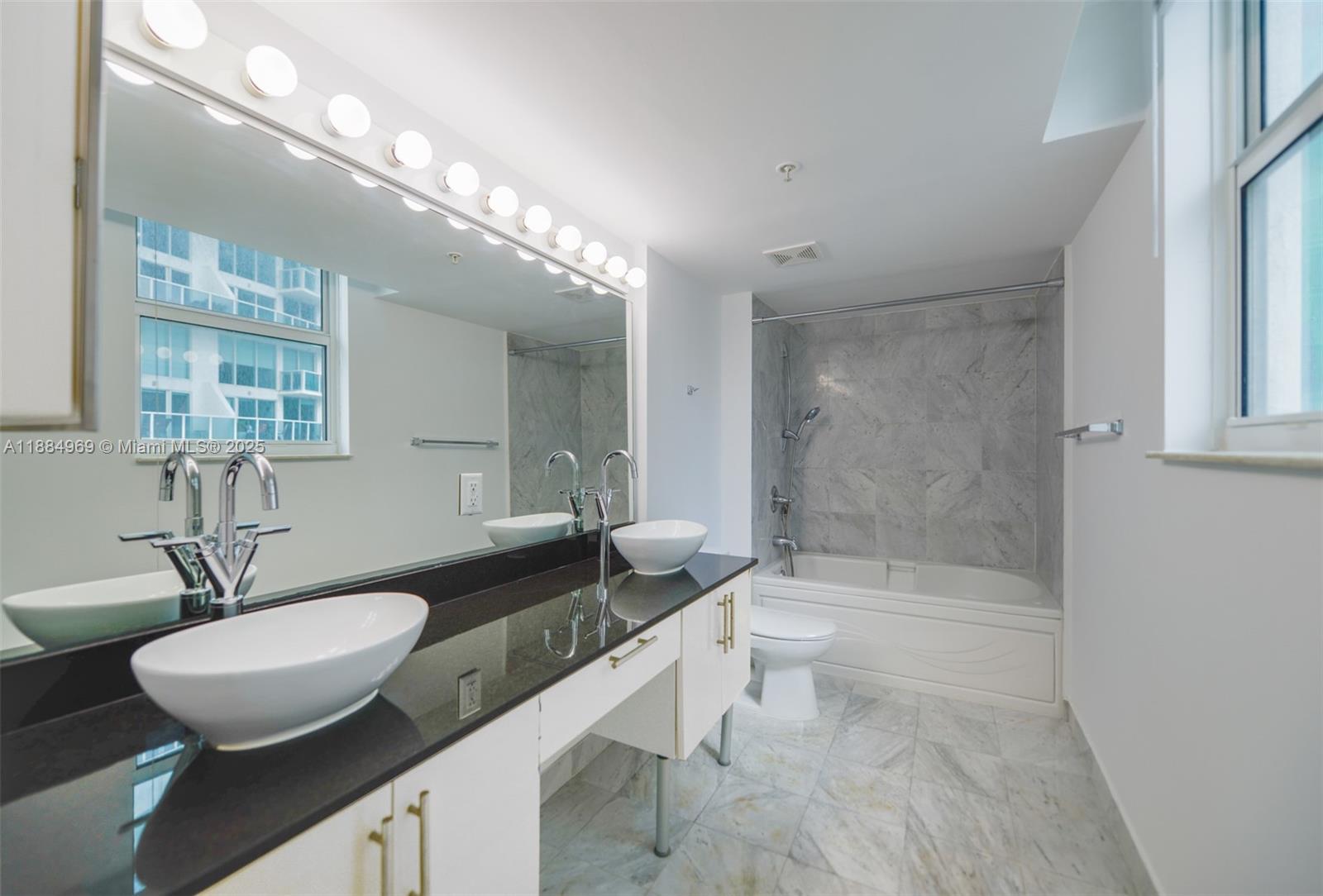 31 SE 5th St #1510, Miami FL 33131
