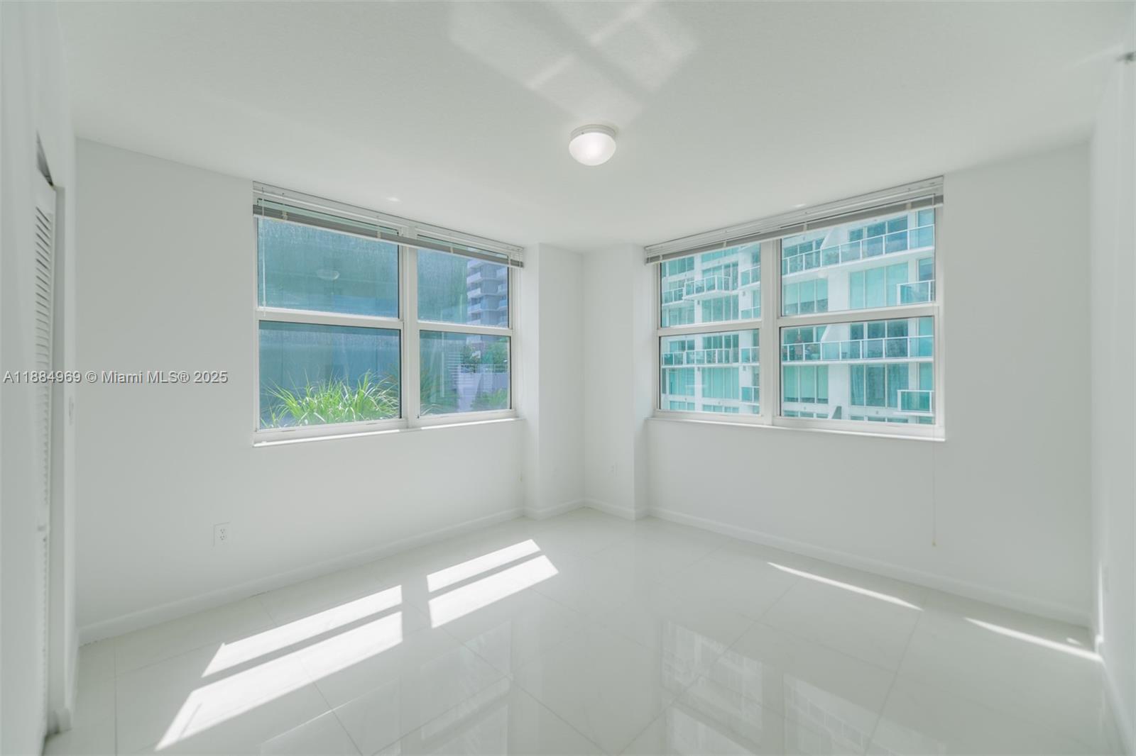 31 SE 5th St #1510, Miami FL 33131