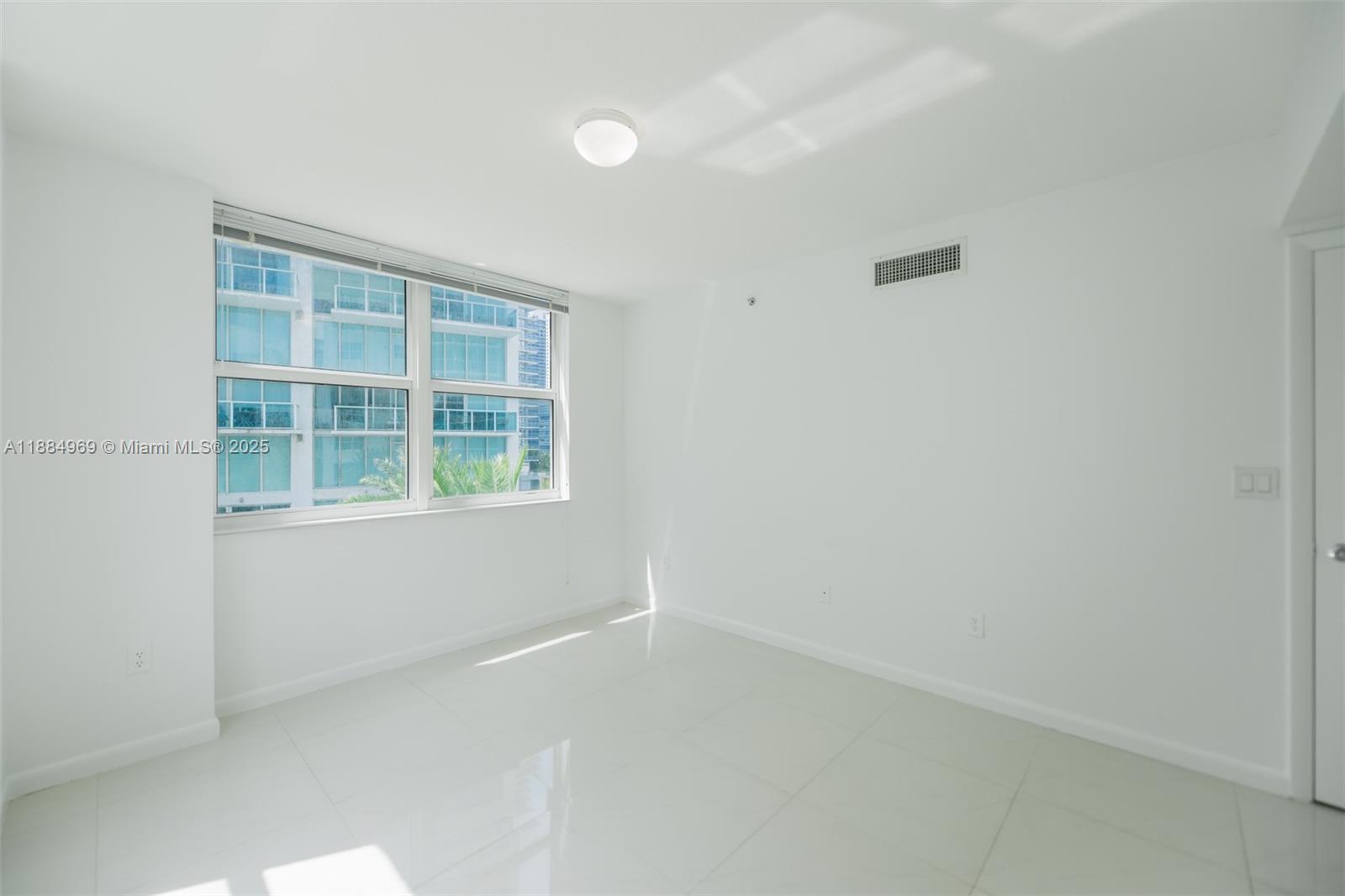 31 SE 5th St #1510, Miami FL 33131