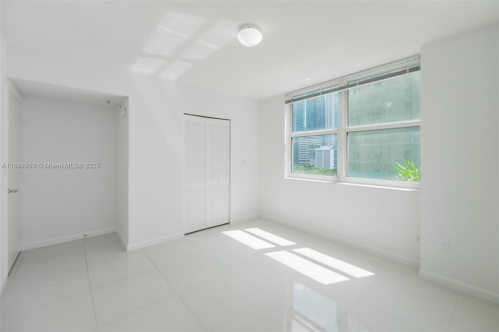 31 SE 5th St #1510, Miami FL 33131