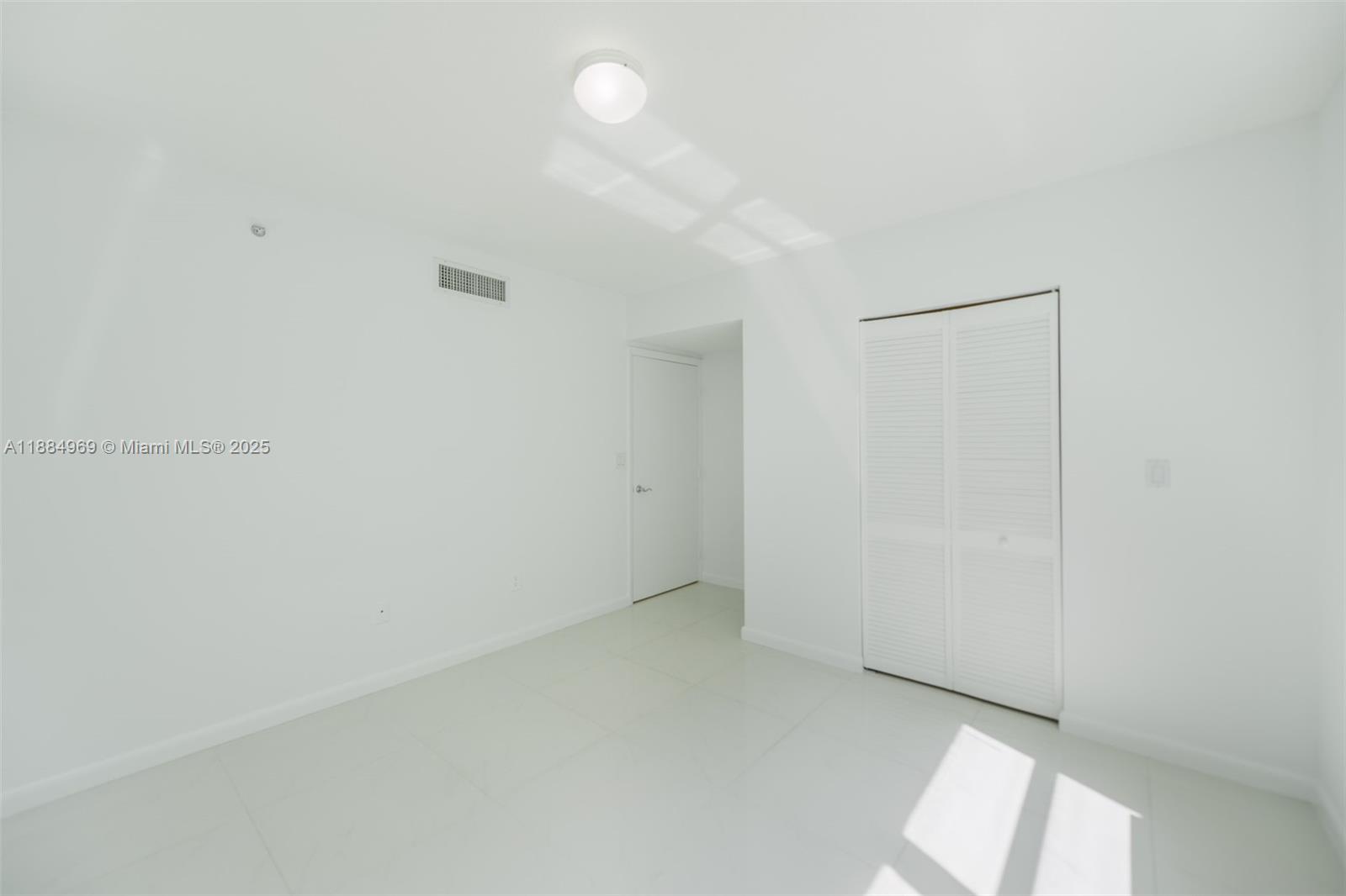 31 SE 5th St #1510, Miami FL 33131