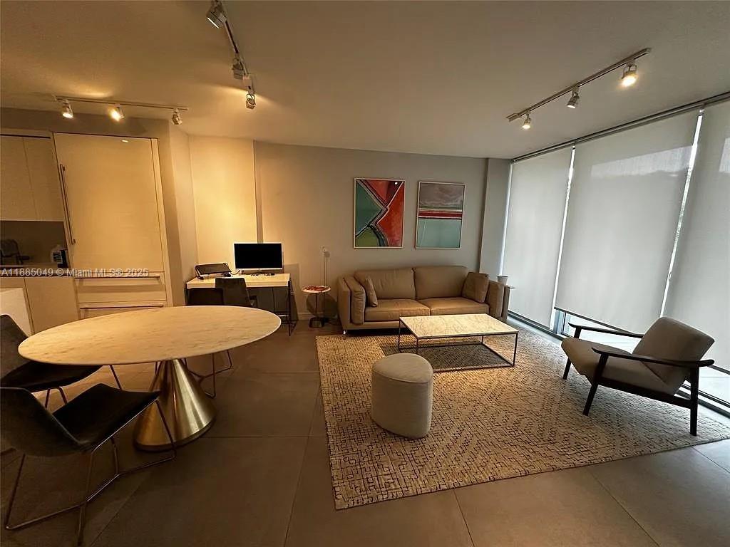 1201 20th St #208, Miami Beach FL 33139