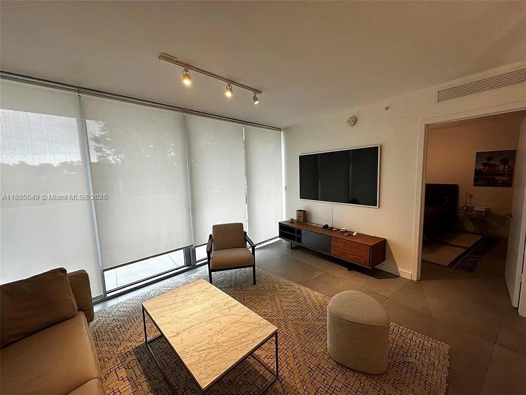 1201 20th St #208, Miami Beach FL 33139
