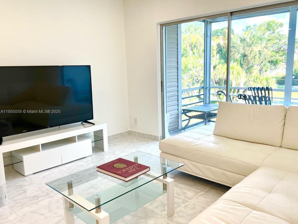 5051 W Oakland Park Blvd #204, Lauderdale Lakes FL 33313