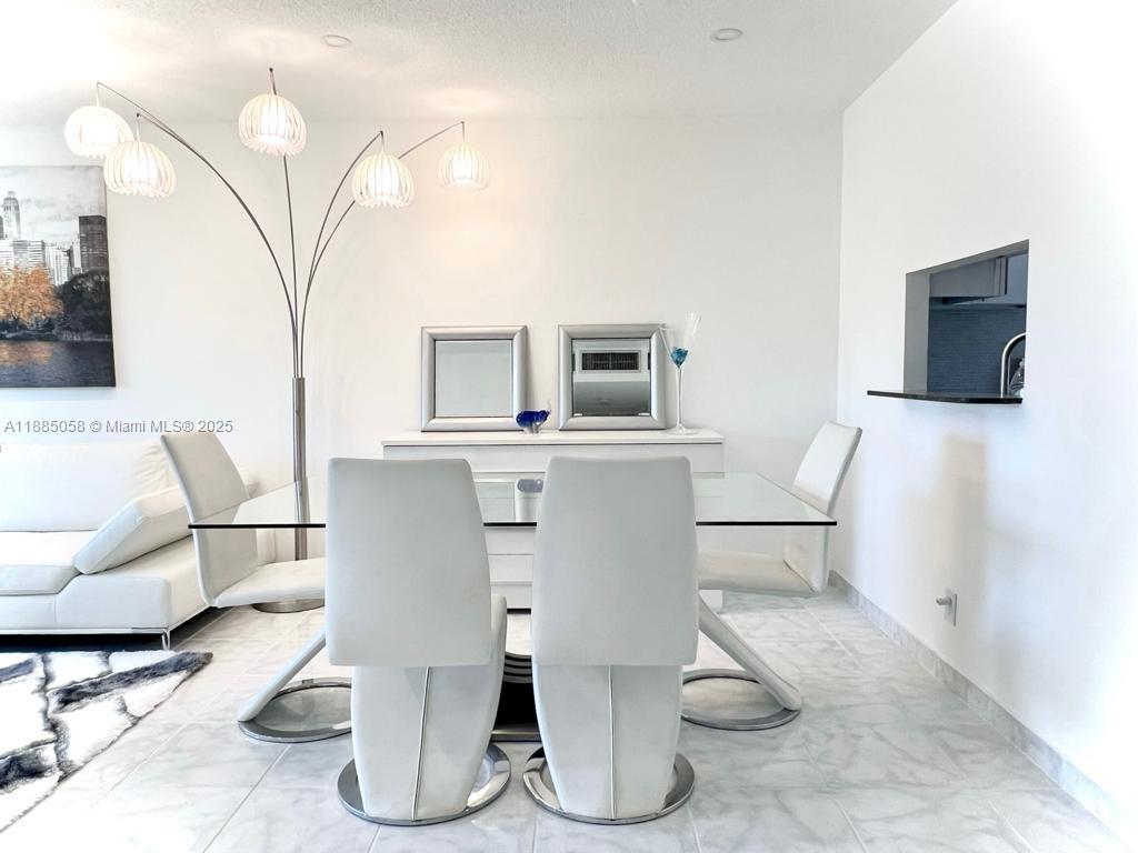 5051 W Oakland Park Blvd #204, Lauderdale Lakes FL 33313