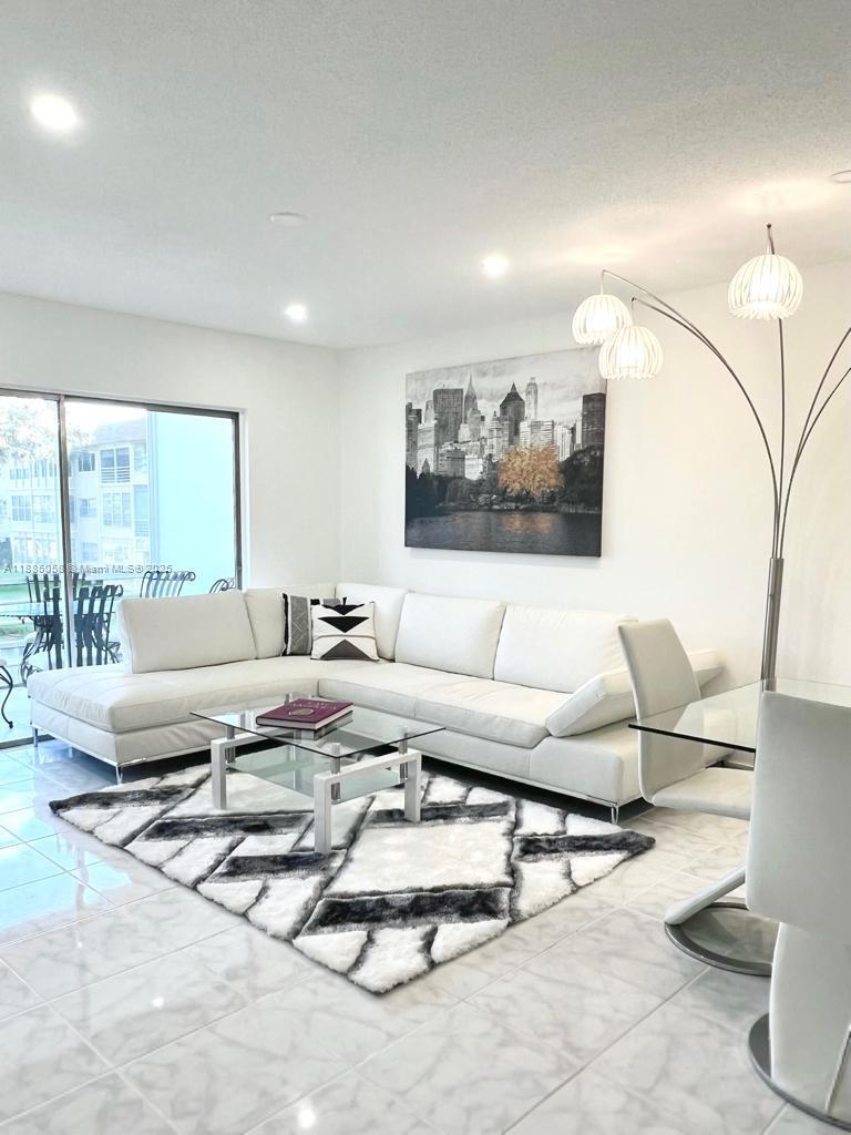5051 W Oakland Park Blvd #204, Lauderdale Lakes FL 33313