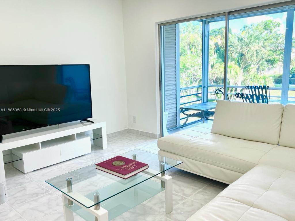 5051 W Oakland Park Blvd #204, Lauderdale Lakes FL 33313