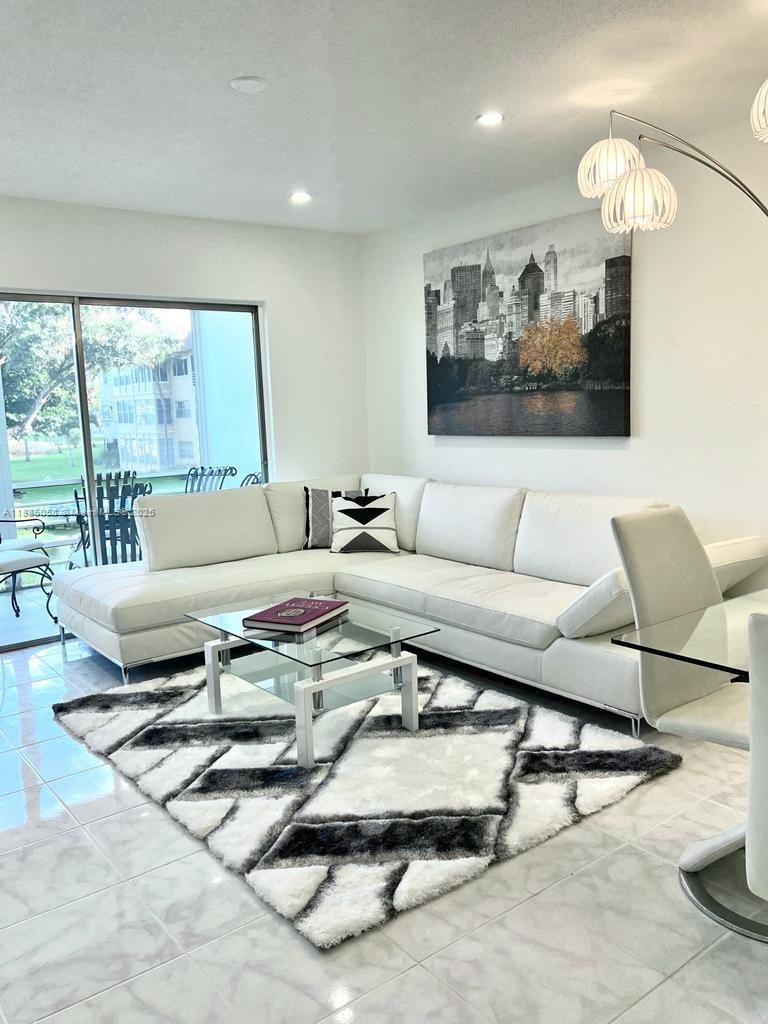 5051 W Oakland Park Blvd #204, Lauderdale Lakes FL 33313