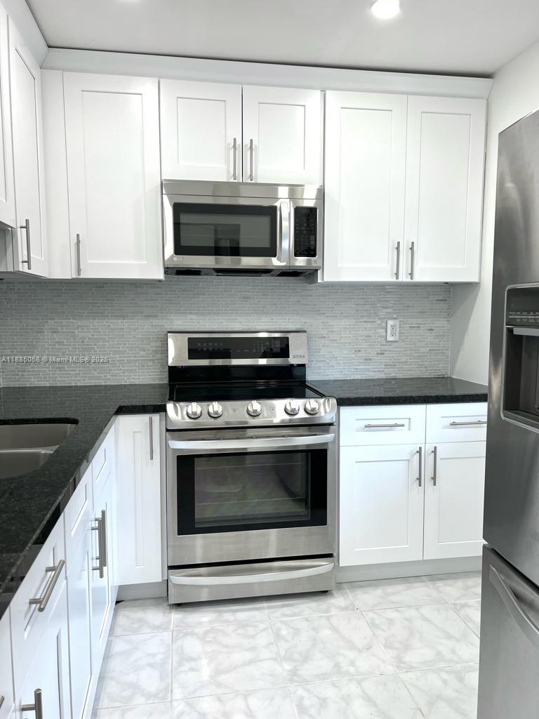 5051 W Oakland Park Blvd #204, Lauderdale Lakes FL 33313