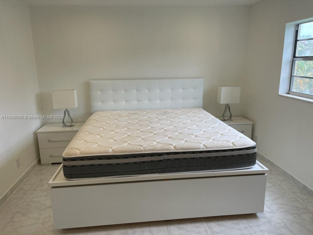5051 W Oakland Park Blvd #204, Lauderdale Lakes FL 33313