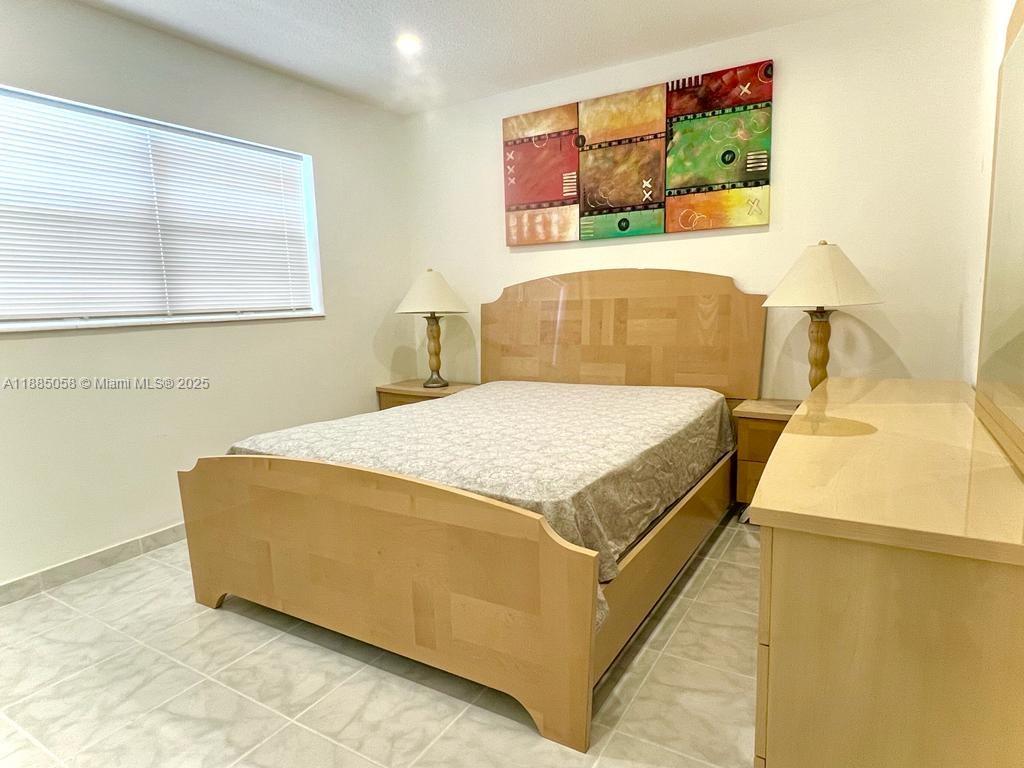 5051 W Oakland Park Blvd #204, Lauderdale Lakes FL 33313