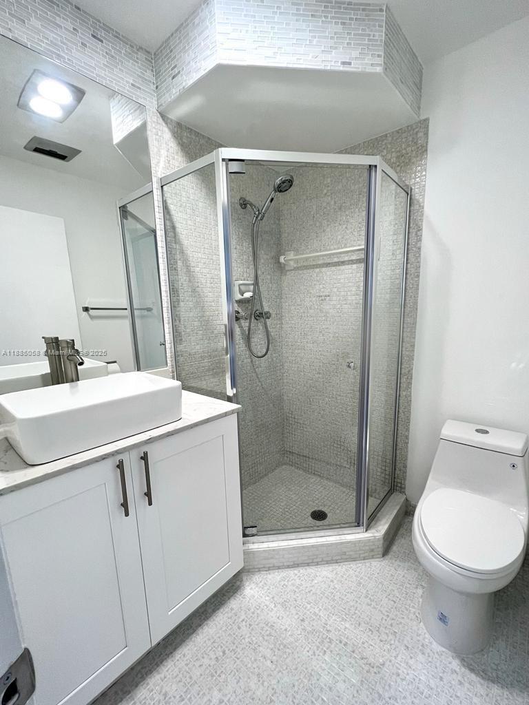 5051 W Oakland Park Blvd #204, Lauderdale Lakes FL 33313