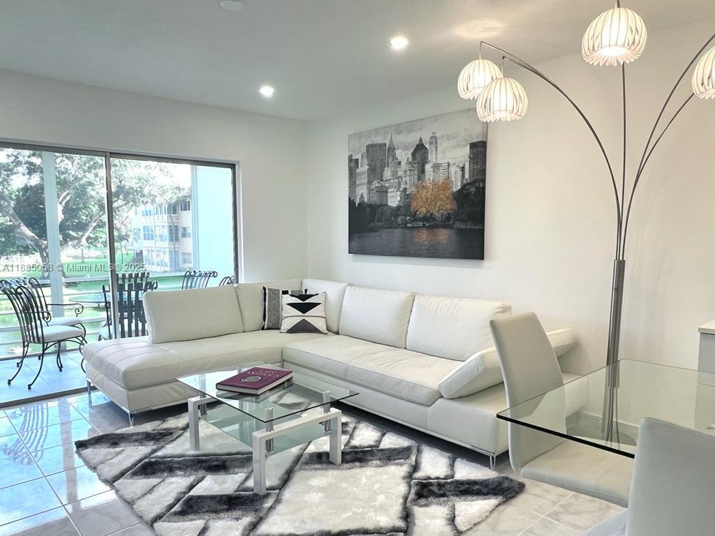 5051 W Oakland Park Blvd #204, Lauderdale Lakes FL 33313