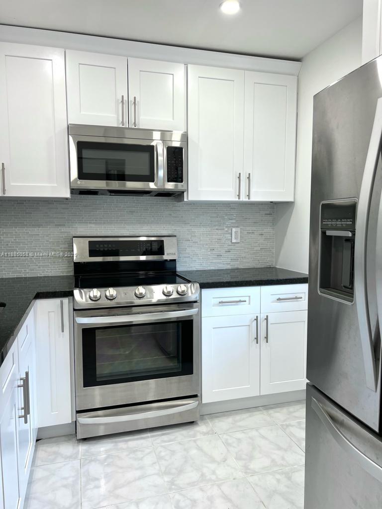 5051 W Oakland Park Blvd #204, Lauderdale Lakes FL 33313