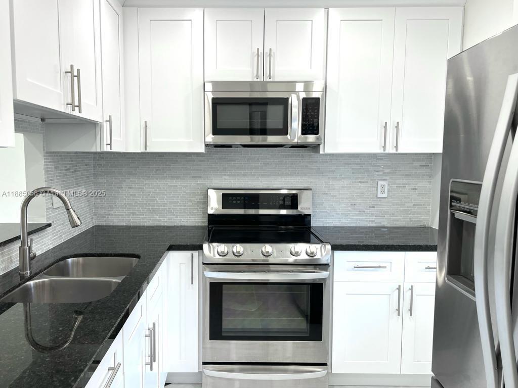 5051 W Oakland Park Blvd #204, Lauderdale Lakes FL 33313