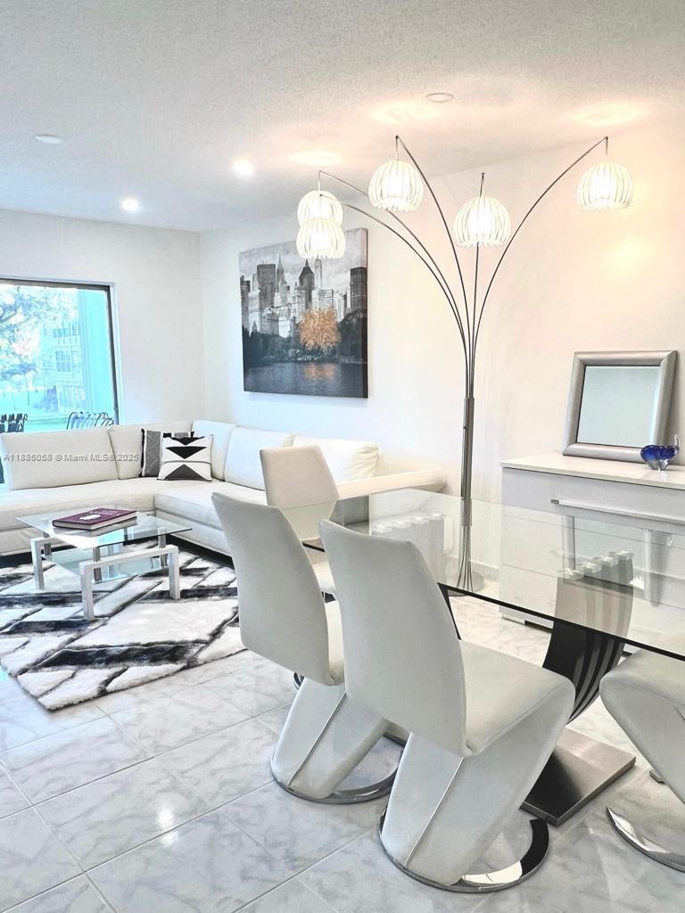 5051 W Oakland Park Blvd #204, Lauderdale Lakes FL 33313