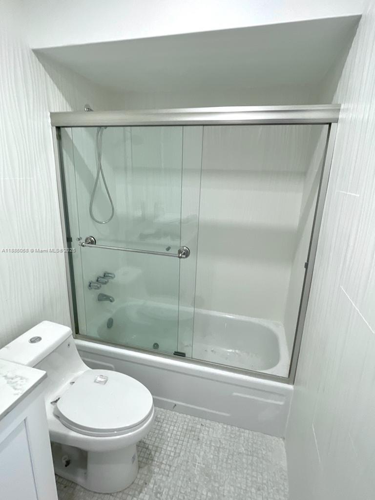5051 W Oakland Park Blvd #204, Lauderdale Lakes FL 33313